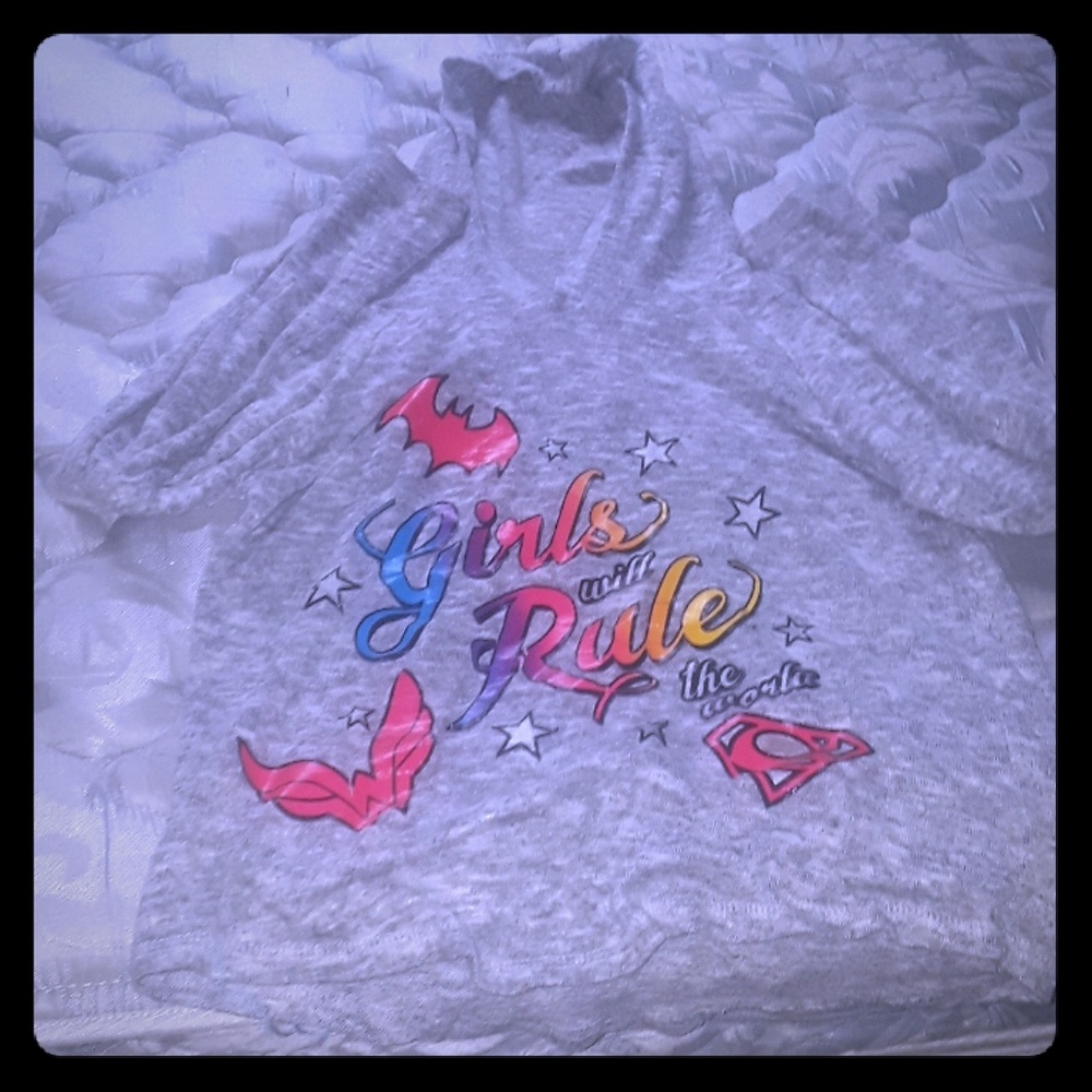 Long sleave grey shirt with a hoodie/face coverup